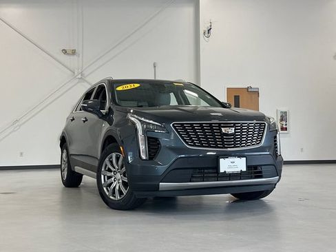 Used 2021 Cadillac XT4 Premium Luxury w/ Sun And Sound Package AWD/4WD image 2