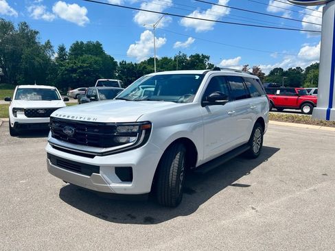 New 2026 Ford Expedition Platinum AWD/4WD image 2
