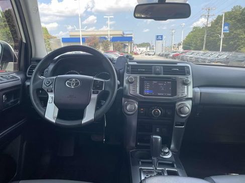 Used 2018 Toyota 4Runner SR5 Premium AWD/4WD image 11