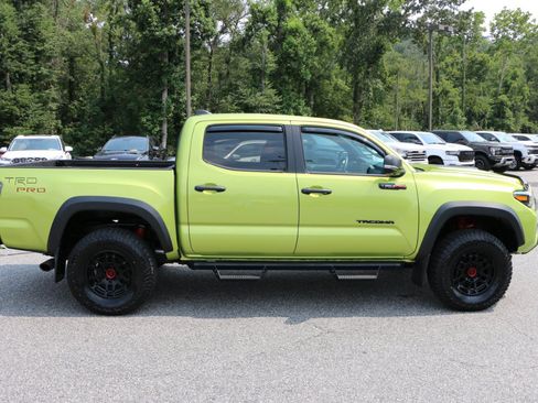 Used 2022 Toyota Tacoma SR5 AWD/4WD image 9