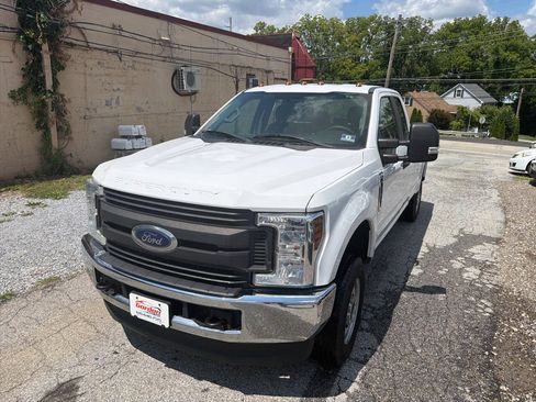 Used 2018 Ford F250 XL w/ Power Equipment Group AWD/4WD image 3