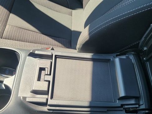 Used 2025 Subaru Outback Premium image 34