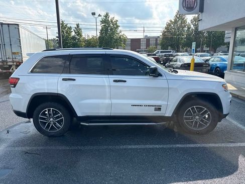 Used 2017 Jeep Grand Cherokee Limited AWD/4WD image 6