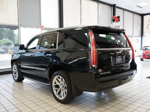 Used 2016 Cadillac Escalade Luxury AWD/4WD image 4