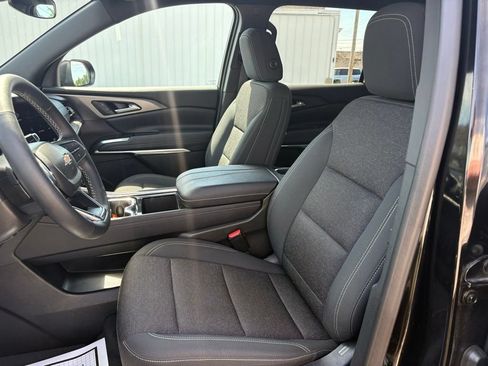 Used 2025 Chevrolet Traverse LT FWD image 10