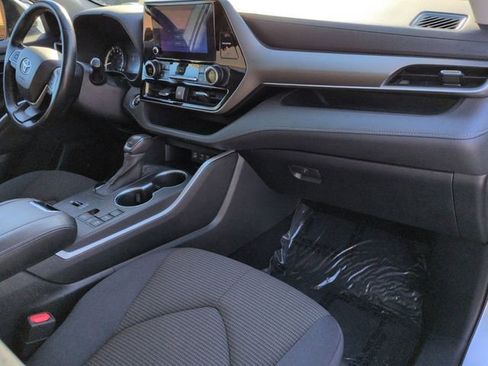 Certified 2023 Toyota Highlander LE image 31