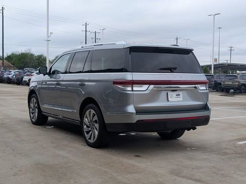 Used 2022 Lincoln Navigator Reserve AWD/4WD image 4