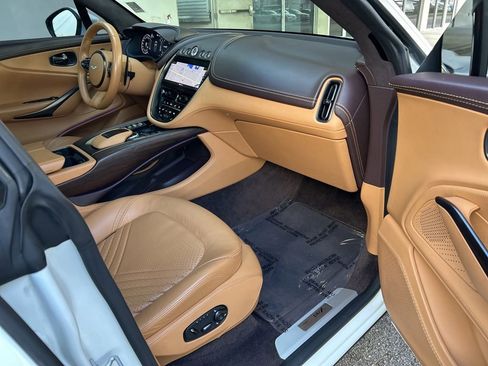 Used 2021 Aston Martin DBX AWD/4WD image 31