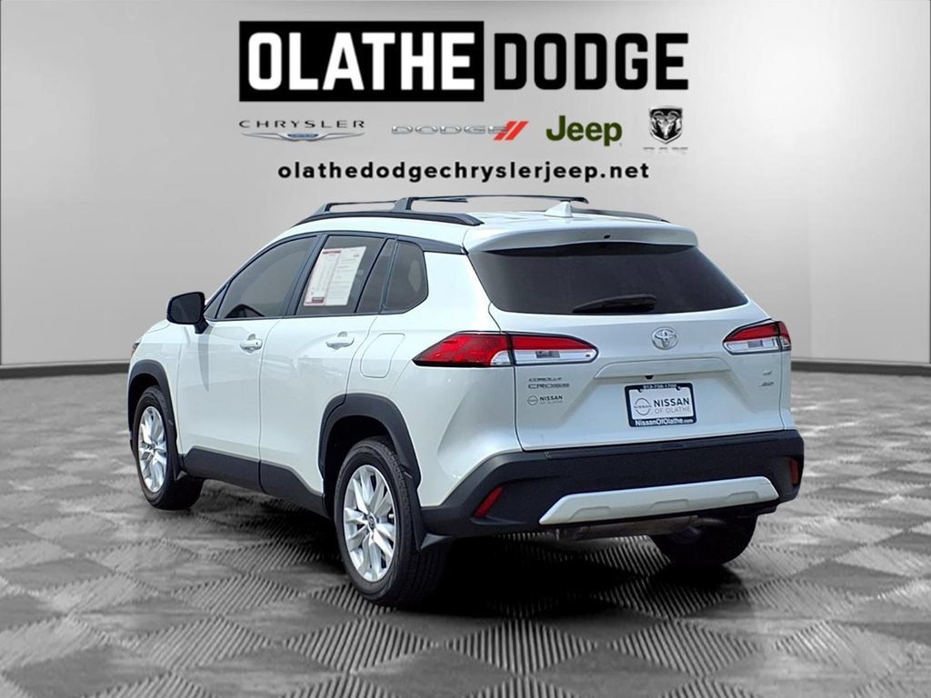 Used 2024 Toyota Corolla Cross LE AWD/4WD image 5