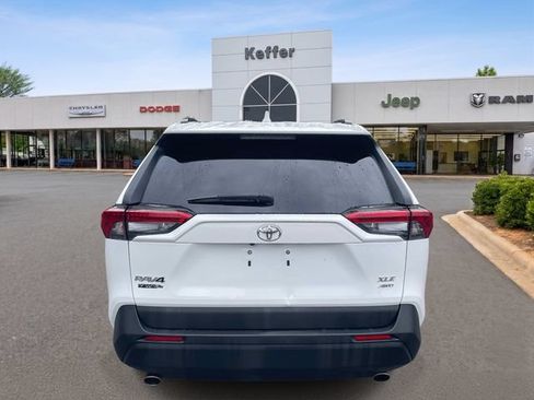 Used 2019 Toyota RAV4 XLE AWD/4WD image 5