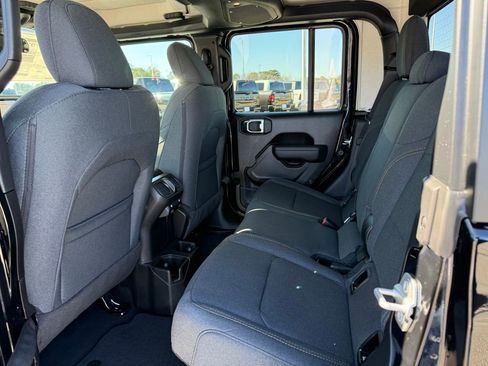 New 2026 Jeep Gladiator Sport image 25