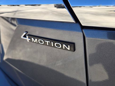 Used 2025 Volkswagen Atlas SEL Premium R-Line image 16