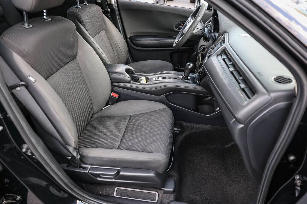 Used 2019 Honda HR-V LX image 7