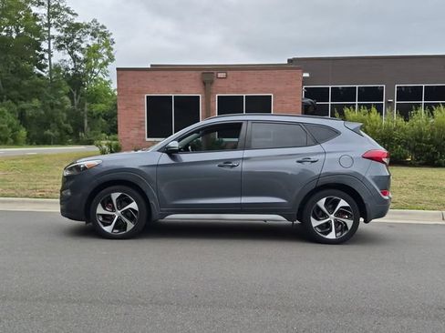 Used 2018 Hyundai Tucson Value FWD image 2