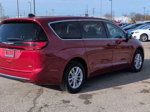 New 2026 Chrysler Pacifica Select AWD/4WD image 5