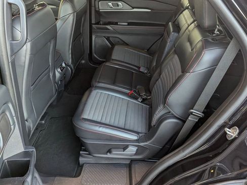 Certified 2025 Ford Explorer ST-Line w/ ST-Line Street Pack image 14