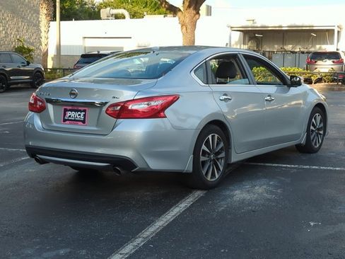 Used 2017 Nissan Altima 2.5 SL w/ 2.5 Technology Package FWD image 5