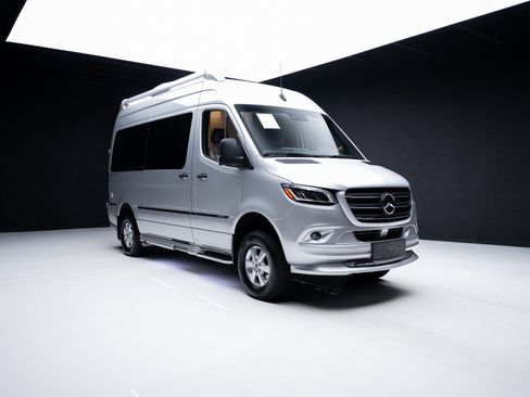 Used 2022 Mercedes-Benz Sprinter 144 Cargo image 95