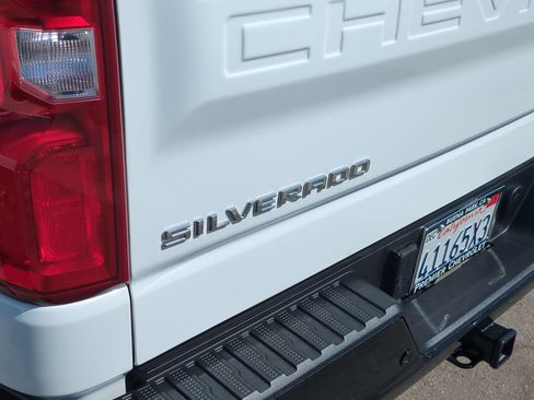 Used 2024 Chevrolet Silverado 1500 LT Trail Boss w/ Convenience Package II AWD/4WD image 32