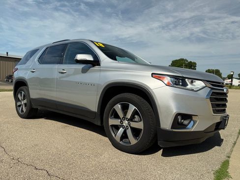 Used 2018 Chevrolet Traverse LT AWD/4WD image 3