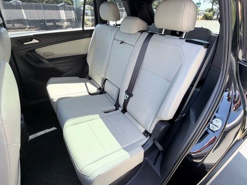 Used 2021 Volkswagen Tiguan SE R-Line FWD image 9