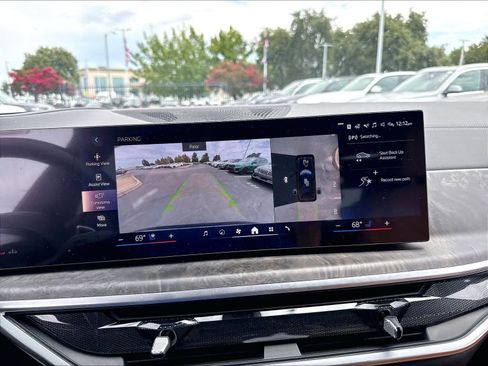 Used 2026 BMW X7 xDrive40i w/ M Sport Package AWD/4WD image 16