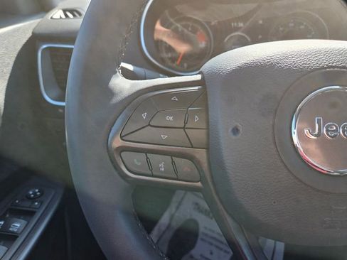 Used 2022 Jeep Cherokee Trailhawk image 19