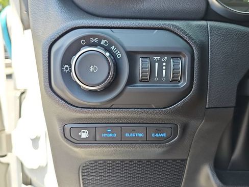 Used 2022 Jeep Wrangler Unlimited Sahara w/ Cold Weather Group AWD/4WD image 30