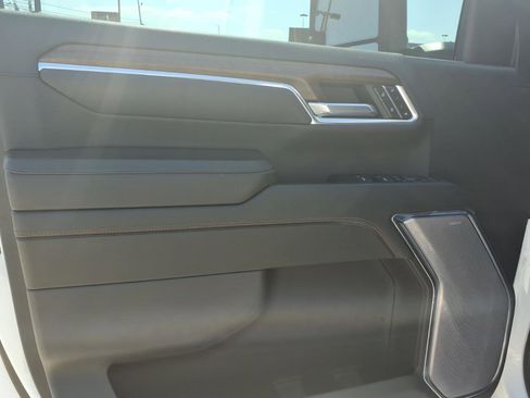Used 2024 Chevrolet Silverado 2500 High Country w/ Technology Package AWD/4WD image 14