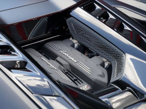 Used 2024 Lamborghini Revuelto AWD/4WD image 26