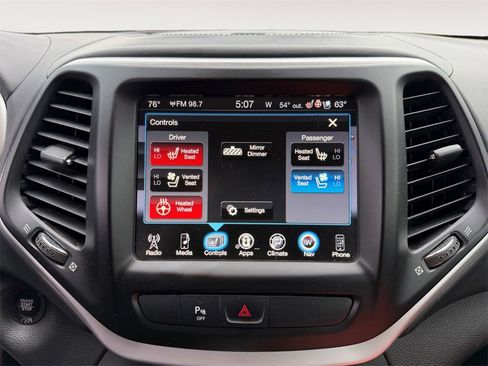 Used 2018 Jeep Cherokee Overland image 10