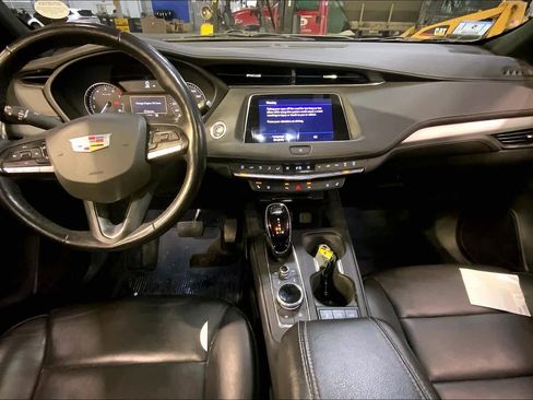 Used 2023 Cadillac XT4 Premium Luxury image 16