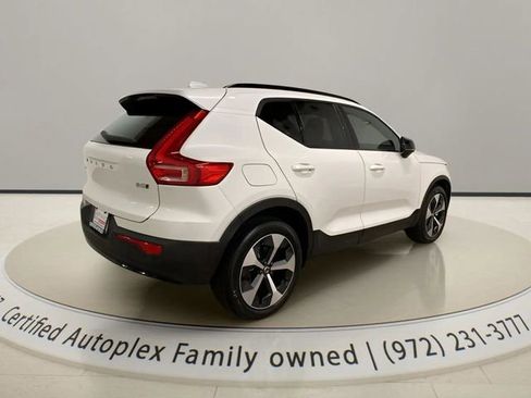Used 2025 Volvo XC40 B5 Plus AWD/4WD image 5