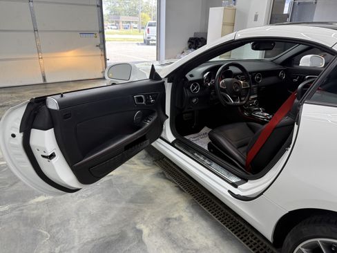 Used 2020 Mercedes-Benz SLC 300 image 8