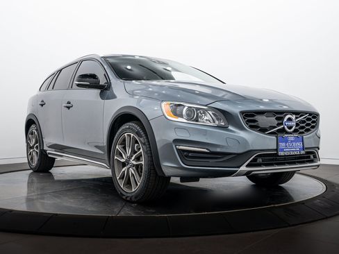 Used 2017 Volvo V60 T5 Cross Country Platinum AWD/4WD image 1
