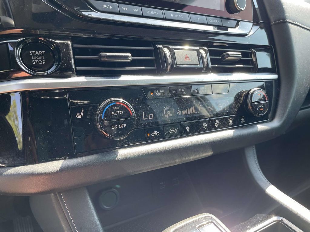 Used 2025 Nissan Pathfinder SV FWD image 25