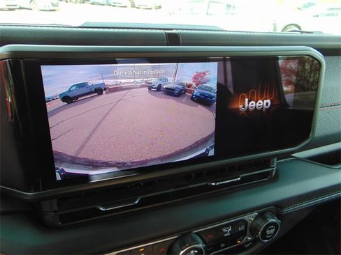 Used 2024 Jeep Wrangler Rubicon w/ Convenience Group image 13