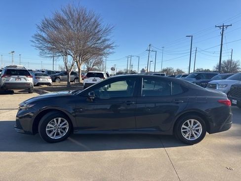 Used 2025 Toyota Camry LE image 5