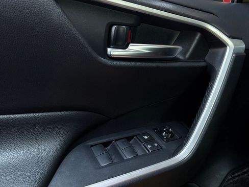 Used 2019 Toyota RAV4 XLE FWD image 22