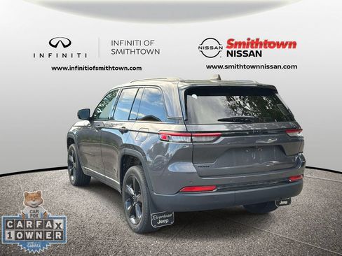 Used 2023 Jeep Grand Cherokee Altitude AWD/4WD image 9