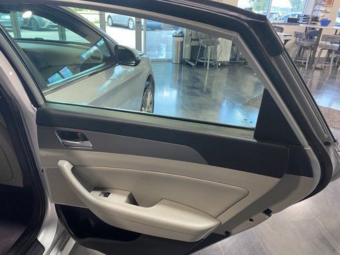 Used 2019 Hyundai Sonata SEL w/ Tech Package 02 FWD image 19