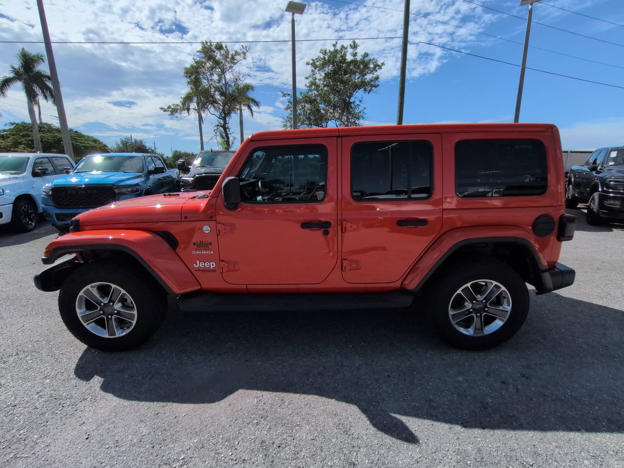 Used 2019 Jeep Wrangler Unlimited Sahara w/ LED Lighting Group AWD/4WD image 8
