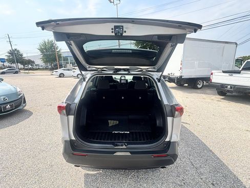 Used 2020 Toyota RAV4 XLE AWD/4WD image 22