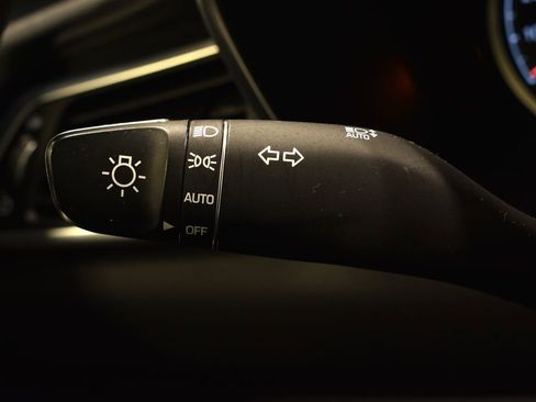 Used 2023 Genesis G70 2.0T image 15