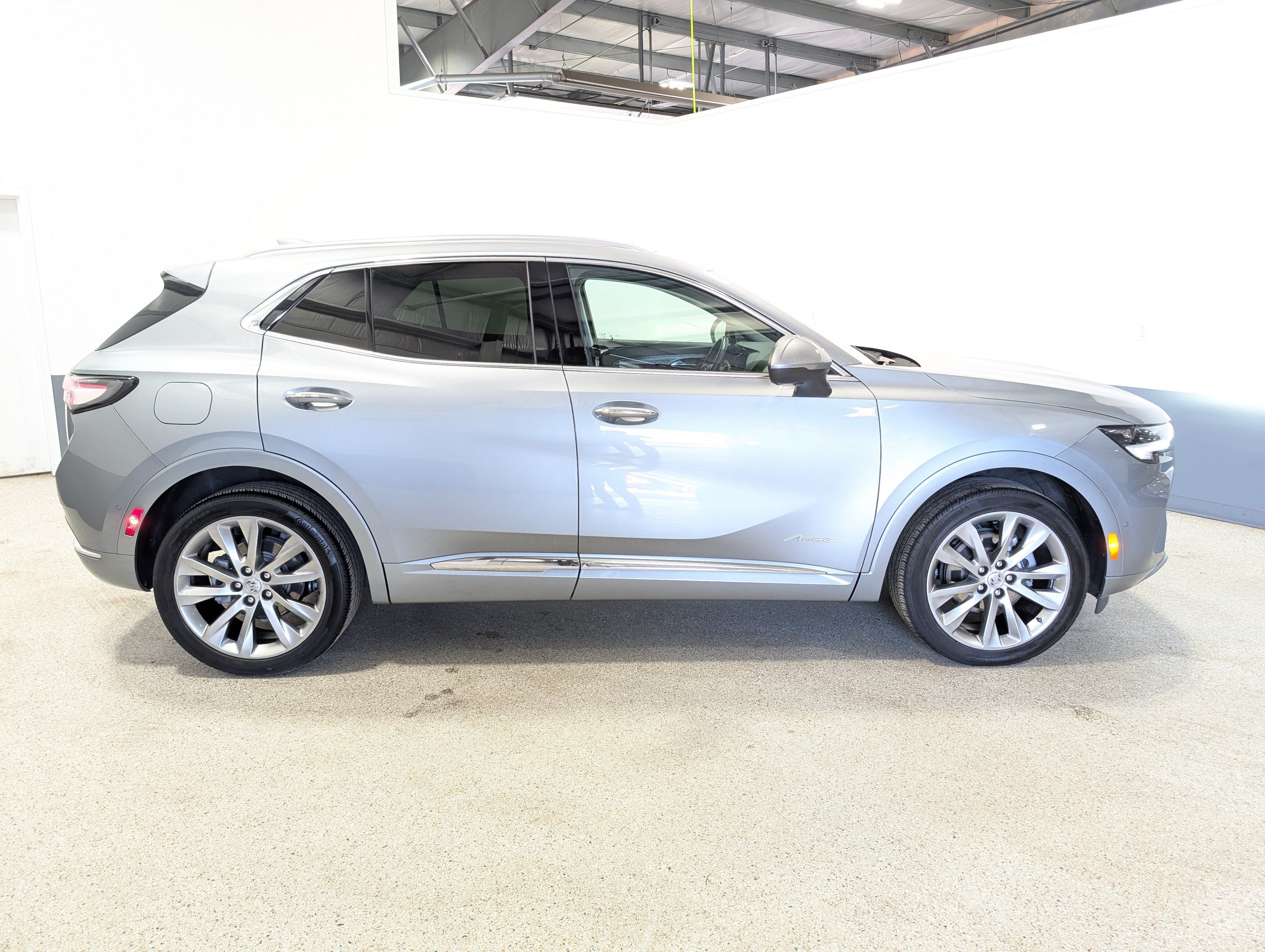 Used 2023 Buick Envision Avenir AWD/4WD image 2