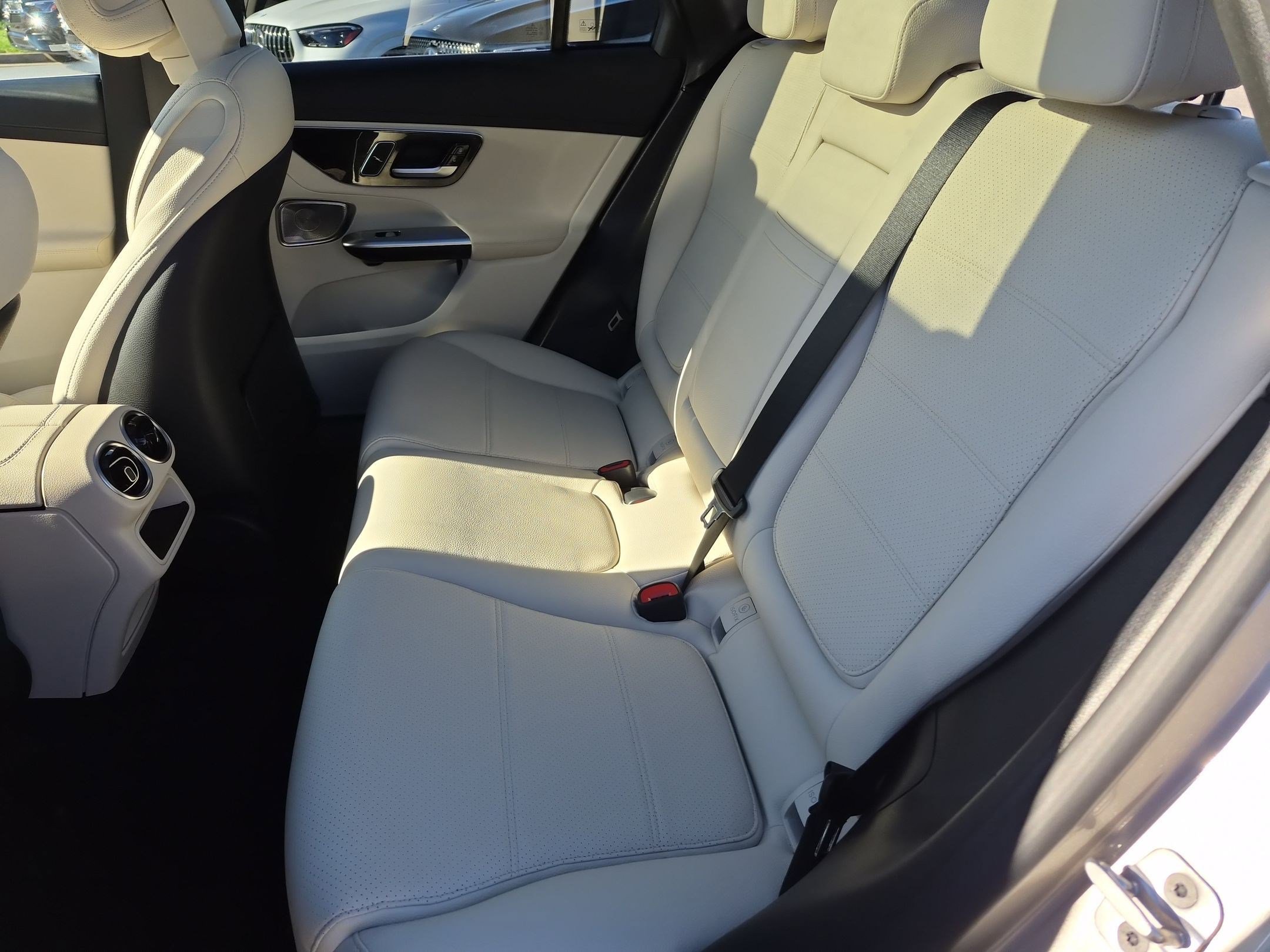 Used 2024 Mercedes-Benz GLC 300 4MATIC image 31