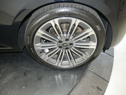 Used 2025 Land Rover Range Rover Autobiography AWD/4WD image 18