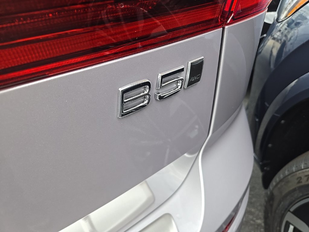New 2026 Volvo XC60 B5 Plus w/ Protection Package Premier AWD/4WD image 7