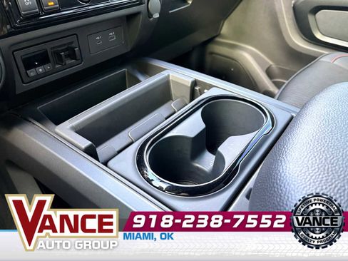 Used 2024 Nissan Titan PRO-4X image 22