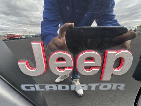 Used 2020 Jeep Gladiator Rubicon w/ Cold Weather Group image 31